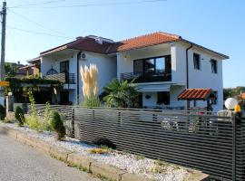 Belov Rooms and Apartments, hótel í Demir Kapija