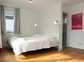 Relaxing 140m2 Holiday Home South of Munich - 25 Min to Center - Fully Equipped