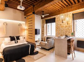 Host Inn Le Lumiere SPA & CINÉMA – hotel ze spa w mieście Lyon