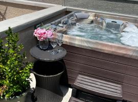 Center City Roofdeck Hot Tub w Garage, hotel i Philadelphia