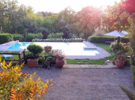 Tuscan hills near Florence - stone house, hotel in Vicchio