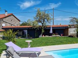 Au pool house de la Faye +spa ouvert toute l'année, apartament a Saint-Romain-Lachalm