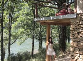 Lake House I // Alauzet Ecolodge + Nature spa, feriebolig i Castelnau-de-Mandailles