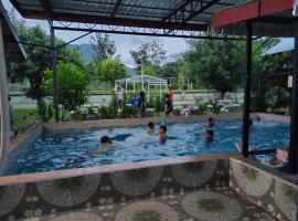 Armthong Resort, מלון בנאקון נאיוק
