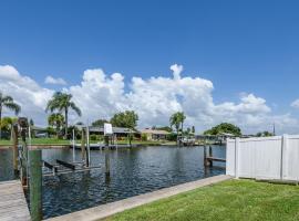 Updated Waterfront Condo in Apollo Beach, üdülőház Apollo Beachben