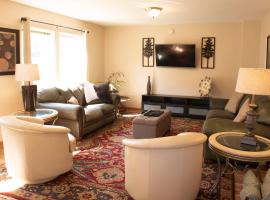 Biker Hiker friendly 3 bedroom by Strouds Run State Park, hotel di Athens