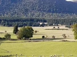 A 5 mns du Puy de Dôme avec Vue imprenable Studio rez de jardin 24m2 neuf à Laschamps