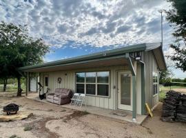 Field House on Lake Godstone, hotel in Jacksboro