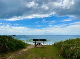 Beachfront Retreat - Ducted Air - Free Wifi, hotel en Coffs Harbour