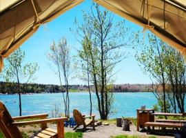 Tentrr - Tideside Tentrr, hotel a Owls Head