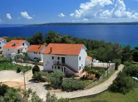 Apartments by the sea Zavala, Hvar - 8745