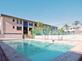 The Dunes 17 38 Marine Drive fabulous unit with pool tennis court, hotel din Fingal Bay
