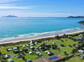 Camp Waipu Cove, hotel amb aparcament a Waipu