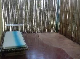Casa Arco Íris no Centro com Varanda