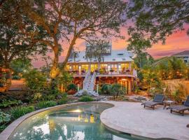 Secluded 6BR Tropical Oasis, Heated/Cooled Pool, Steps to Beach, hotel in Folly Beach