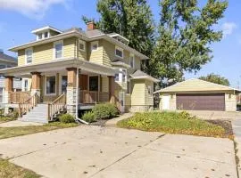 Pet-friendly 4 BD Historic Charmer at Marion Uptown