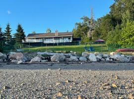 Sunset Tides，Oak Haven的有停車位的飯店