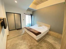 Newman hotel, hotel with parking in Ban Khlong Ha