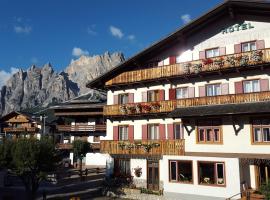 Hotel Bellaria - Cortina d'Ampezzo, ξενοδοχείο στην Κορτίνα Ντ' Αμπέτσο