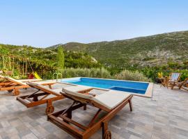 Awesome Home In Svinisce With Jacuzzi, מלון בSvinišće