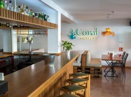 Coral beach house & food, hotel amb aparcament a Platja de Palma