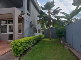 Serenity plus, hotell nära Wheel Story House, Accra