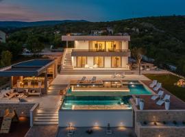 Luxury Villa Arya with 77sqm heated pool, hot-tub, sauna, gym, billiard, playgrounds, 6 bedroom, viešbutis mieste Bajagić