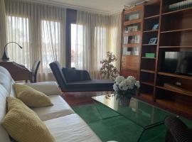 RIVER SUITE Apartment, hotel keluarga di Portugalete