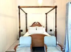 Hermanus 2 bed (Incl King bed) - Walk to the sea!