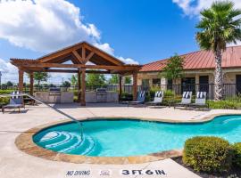 Bright and Spacious Apartments with Gym and Pool Access at Century Stone Hill North in Pflugerville, Austin, hotel din Pflugerville
