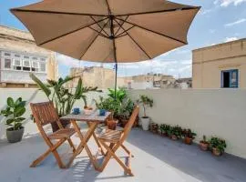Townhouse With Private Terrace - Walk to Valletta