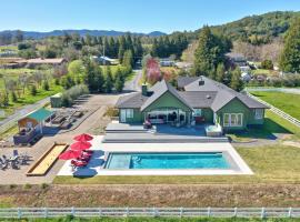 The Sanctuary on Lytton, villa in Geyserville