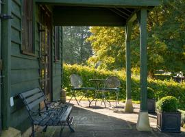 Beautiful Cottage With Stunning Views in Box, hotel v mestu Box