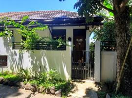 Guesthouse The 4 Fish, holiday park in Manado