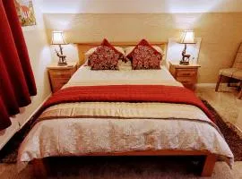 Self catering upper floor flat at Woodend house