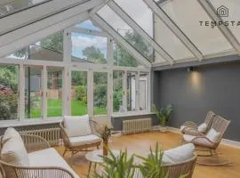 Cosy Family Home Near Thorpe Park & Legoland