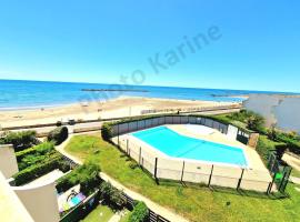 Appartement 1ere ligne piscine terrasse au bord de la plage front de mer avec 6 vélos, location de vacances à Palavas-les-Flots