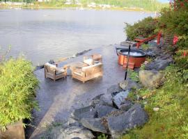 Salt Loft - Oceanfront, Hot Tub And Firepit!, hotel v destinaci Ucluelet