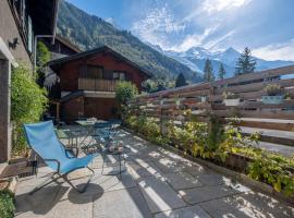 Loft-chalet with exterior and view in Chamonix, hotell i Chamonix-Mont-Blanc