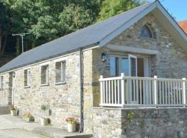 Wild Coastal Retreat at Troed Y Rhiw Aberporth, stuga i Aberporth