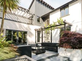 Iroko, hotel v destinaci Torpoint