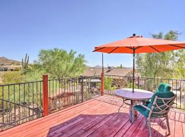 Dreamy Desert Studio with Deck and Pool Access!, apartament din Phoenix