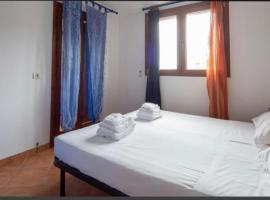 Airport at 25 min ByWalk-Big Port 10 min by bus-Bus&CommCenter 1 min by walk - 1 min by walk to bus to city and beaches 1 min by walk to touristic port-entire Apartement with 3 indipendent rooms Air cond&WIFI&washMachine till 6 pex AZZURRO, hotel in Olbia