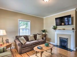 Cozy Greenville Bungalow about 2 Mi to Downtown!、グリーンビルのホテル