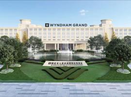 Wyndham Grand Zhaoqing Downtown, hotel v destinaci Čao-čching