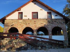 Holló és Bárány Vendégház, hotel in Herend