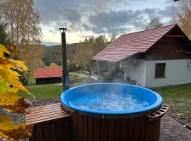 Malinowe Wzgórze domki 60 m2 z balią na wyłączność - płatna, vacation rental in Krzeszna