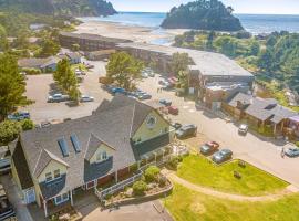 Cozy Coastal Condo Steps from the Beach with Deck Views, Hotel in Neskowin