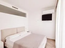 BMP APARTMENT ORCHIDEA piscina, giardino e spiaggia con molo