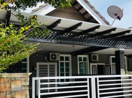 Aisyah's Homestay Kijal, holiday home in Kijal